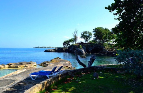 Orange Bay House | Ocean front beauty on 2 storeys at The Point