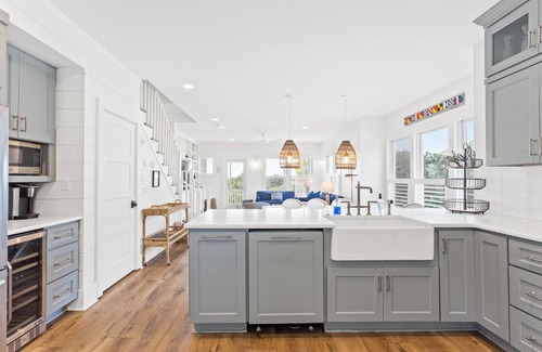 South Beach House | Ocean Front Renovated - Steps To Beach- 4BR 3 Full 2 Half BA Bhi Club Pet
