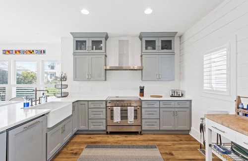 South Beach House | Ocean Front Renovated - Steps To Beach- 4BR 3 Full 2 Half BA Bhi Club Pet