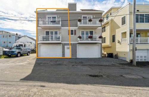 Salisbury Beach House | Ocean Hideaway Rooftop Deck Fireplace
