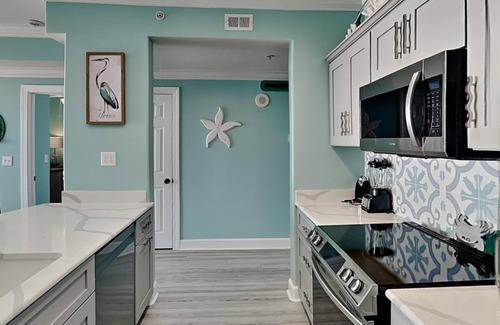 Long Beach Condo | Ocean Ritz #802 | Incredible Views + Access to Pool & Hot Tub!