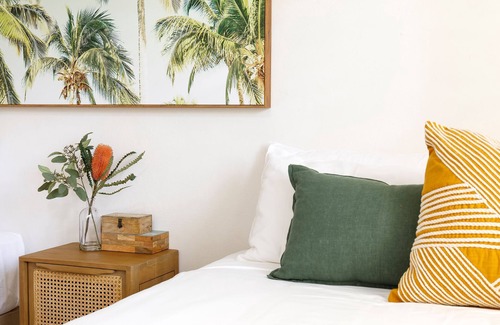 Noosa Heads Apartment | Ocean & River Views, Sunsets, Stroll to Hastings St