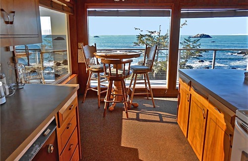 Crescent City North House | Ocean's Edge Cabin | 3 Bed, 2 Bath
