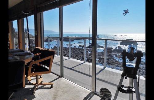 Crescent City North House | Ocean's Edge Cabin | 3 Bed, 2 Bath