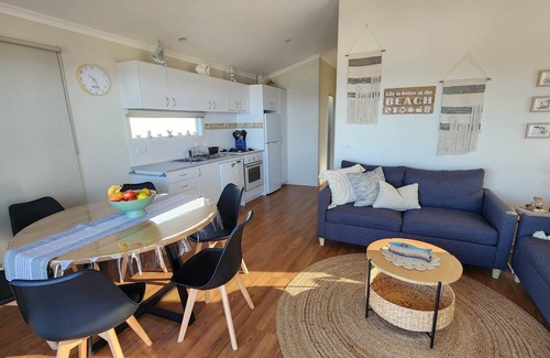 Apollo Bay Cabin | Ocean Sunrise Cabin Apollo Bay - in popular caravan park with lovely ocean views