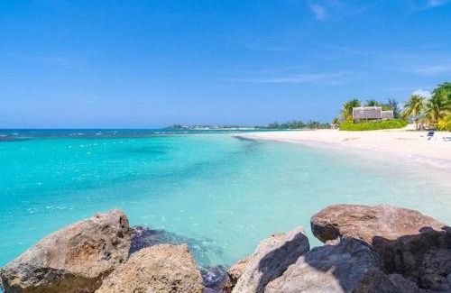 Runaway Bay Resort | Ocean Tropical Escape 1BR 1BA Ocean view