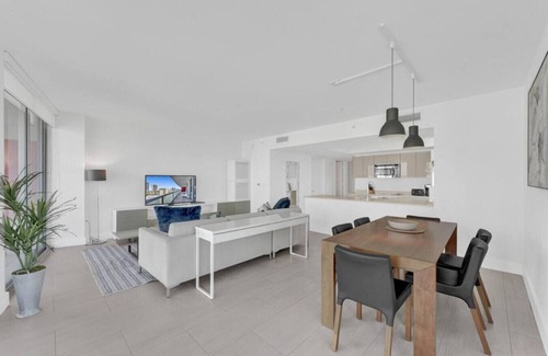 Hallandale Beach Apartment | Ocean View 3 BDR Condo Pool Gym Private Balcony