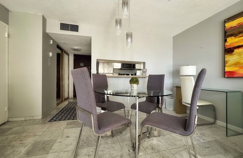 Isla Verde House | Ocean View Apartment with Direct Access to the Beach at the Heart of Isla Verde