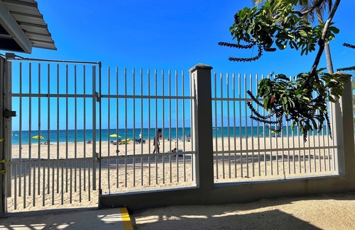 Isla Verde House | Ocean View Apartment with Direct Access to the Beach at the Heart of Isla Verde