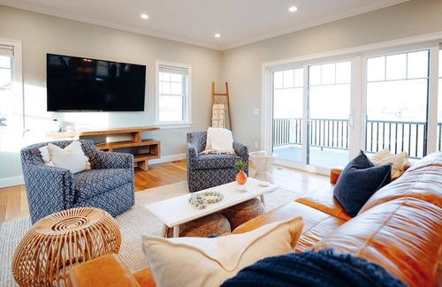 Narragansett House | Ocean View, Beach View, Walk to Beach, Central Air, Linens/towels/beach towels!