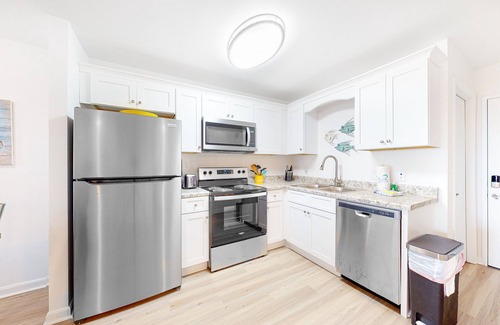 Fort Morgan Condo | Ocean-view condo with central AC, indoor pool, & gym - sunsets on the beach