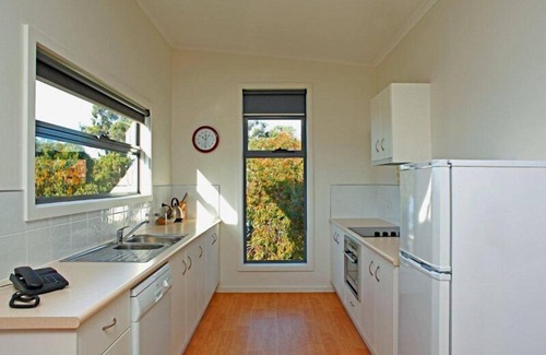 Dover Apartment | Ocean View Cottages - Essentially Tas Dover