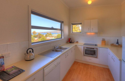 Dover Apartment | Ocean View Cottages - Essentially Tas Dover