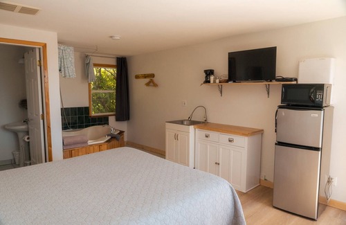 Ucluelet Hotel | Ocean View Jacuzzi Suite | #11