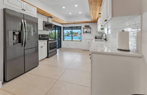 North Bay Village House | Ocean View, Miami Beach, Brickell, Biscayne Bay, Heated Pool.