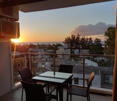 Flic-en-Flac Apartment | Ocean View penthouse with infinity swiming pool