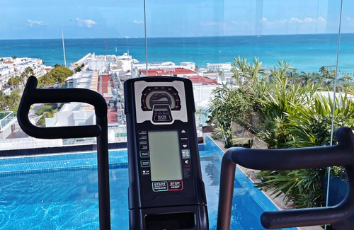 Gonzalo Guerrero Apartment | Ocean View Studio with Rooftop in Prime Location