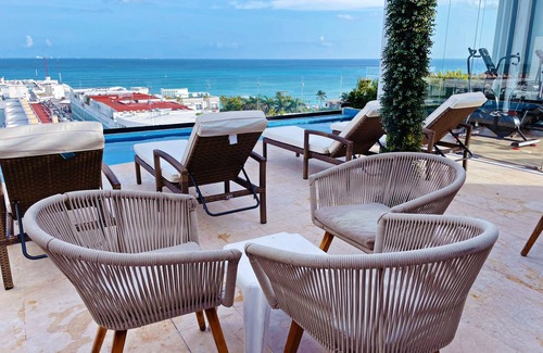Gonzalo Guerrero Apartment | Ocean View Studio with Rooftop in Prime Location