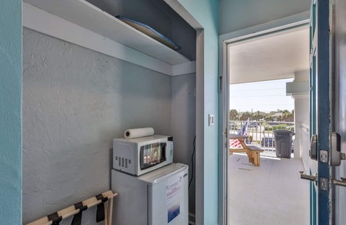 New Smyrna Beach Condo | Ocean View Studio#204-Newly Renovated!