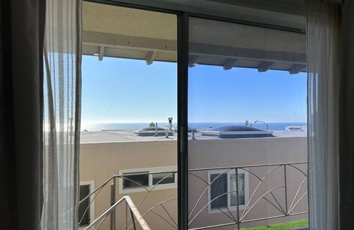 The Strand Apartment | Ocean View Studio Manhattan Beach