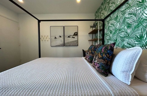 The Strand Apartment | Ocean View Studio Manhattan Beach