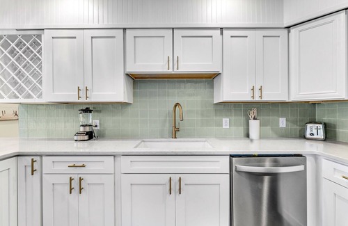 East End Apartment | Ocean-view 2 bed 1 bath near island center on beautiful Saint George Island