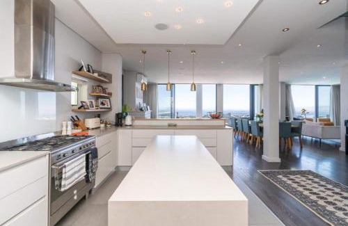 Green Point Apartment | Ocean Views 5 Bedroom Apartments