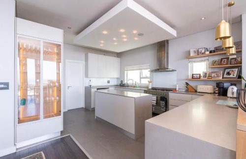 Green Point Apartment | Ocean Views 5 Bedroom Apartments