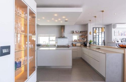Green Point Apartment | Ocean Views 5 Bedroom Apartments