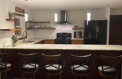 Johnson Bay House | OCEAN VIEWS AND SOUNDS MINUTES FROM ALL AMENITIES