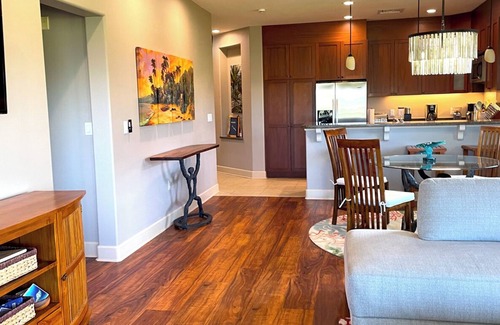Waikoloa Condo | Ocean views with private restaurant and pool bar. Last minute specials.