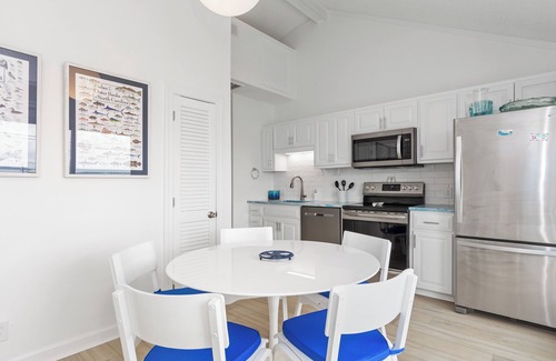 Emerald Isle House | Oceanfront 2 BR Duplex East w/Stunning Views, Sundeck, Balconies & Easy Beach