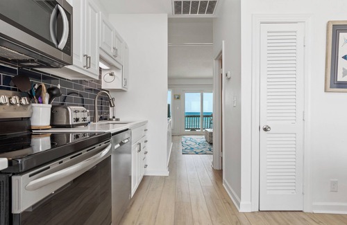 Emerald Isle House | Oceanfront 2 BR Duplex West w/Panoramic Views, Sundeck, Balconies & Beachfront