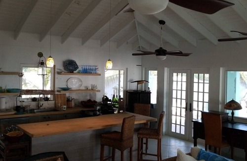 Andros Town House | Oceanfront- Andros Retreat -Fresh Creek-4BR