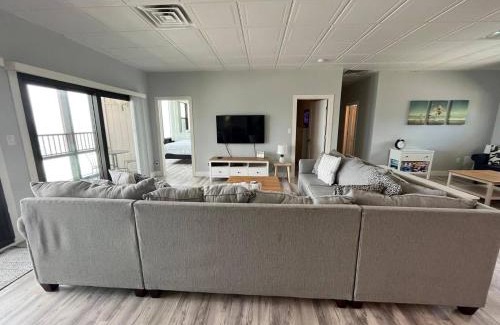 North Wildwood Apartment | Oceanfront Balcony with Pool & BBQ - Regency Tower