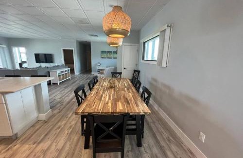 North Wildwood Apartment | Oceanfront Balcony with Pool & BBQ - Regency Tower
