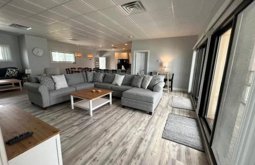 North Wildwood Apartment | Oceanfront Balcony with Pool & BBQ - Regency Tower