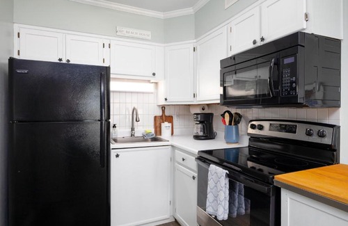 Sneads Ferry Apartment | Oceanfront Bliss at Wave Raider -Perfect Getaway