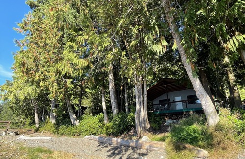 Regional District of Mount Waddington Cabin | Oceanfront cabin in the Broughton Archipelago. Excellent wildlife viewing!