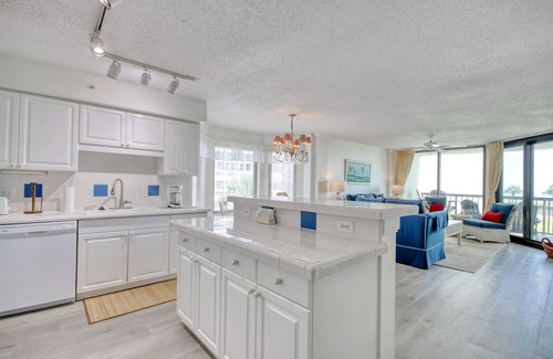 Litchfield by the Sea Condo | Oceanfront condo at Litchfield By the Sea with access to community pool and tennis courts.