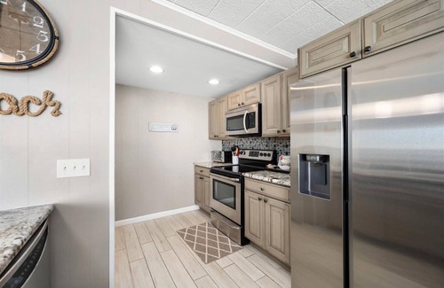 Midtown Ocean City Condo | Oceanfront Condo with a Huge Balcony and Pool