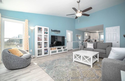 Emerald Isle House | Oceanfront cottage; clean, modern, and close! Play, rest, restore.