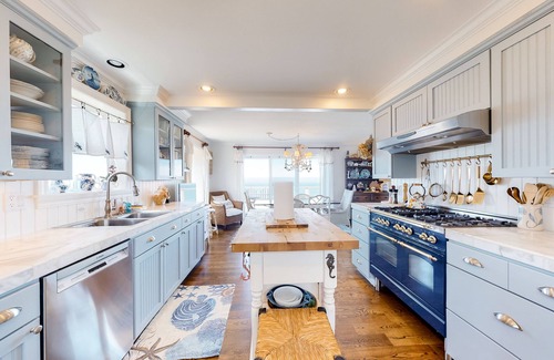 Nelscott House | Oceanfront cottage with water-view deck, gas fireplace & washer/dryer
