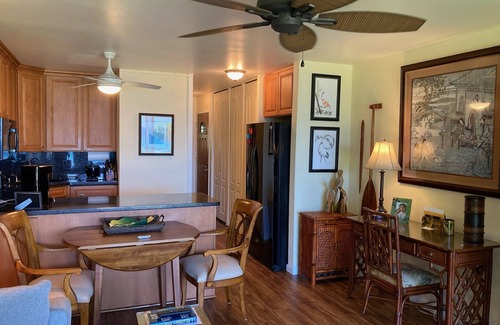 Kailua-Kona Condo | Oceanfront Cozy 1 BR w/Private Lanai next to Pool - Manicured Garden Property