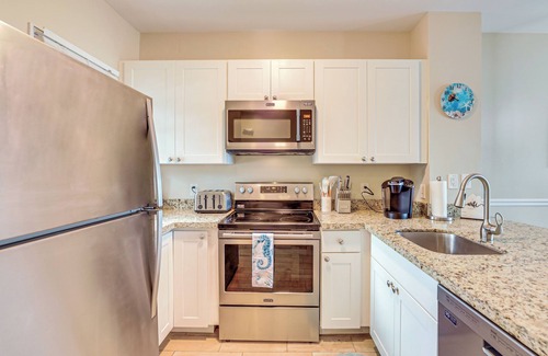 Marathon House | Oceanfront Duck Key Villa: 2 Marinas Steps Away!