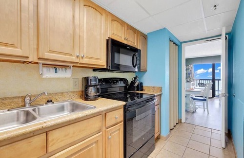 Myrtle Beach Condo | Oceanfront Gem: Stylish Condo with Ocean Views