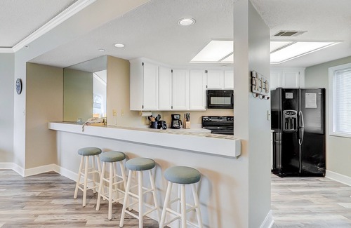 Palmetto Dunes Condo | Oceanfront getaway with lagoon views, shared pool & hot tub – walk to beach