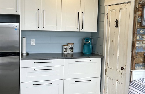 Ragged Island Cabin | Oceanfront glamping in beautiful bunkie 15 minutes from historic Shelburne NS