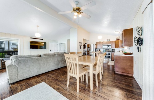 South Beach House | Oceanfront Home with Private Deck & Water Views, Full Kitchen, Free WiFi
