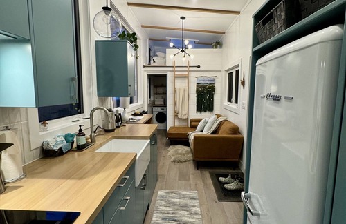 Tlell House | Oceanfront, newly built, modern tiny home with beach access!